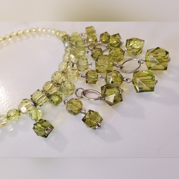 Vintage lucite faceted peridot green choker bib statement necklace 80's 90's euc - Picture 15 of 16